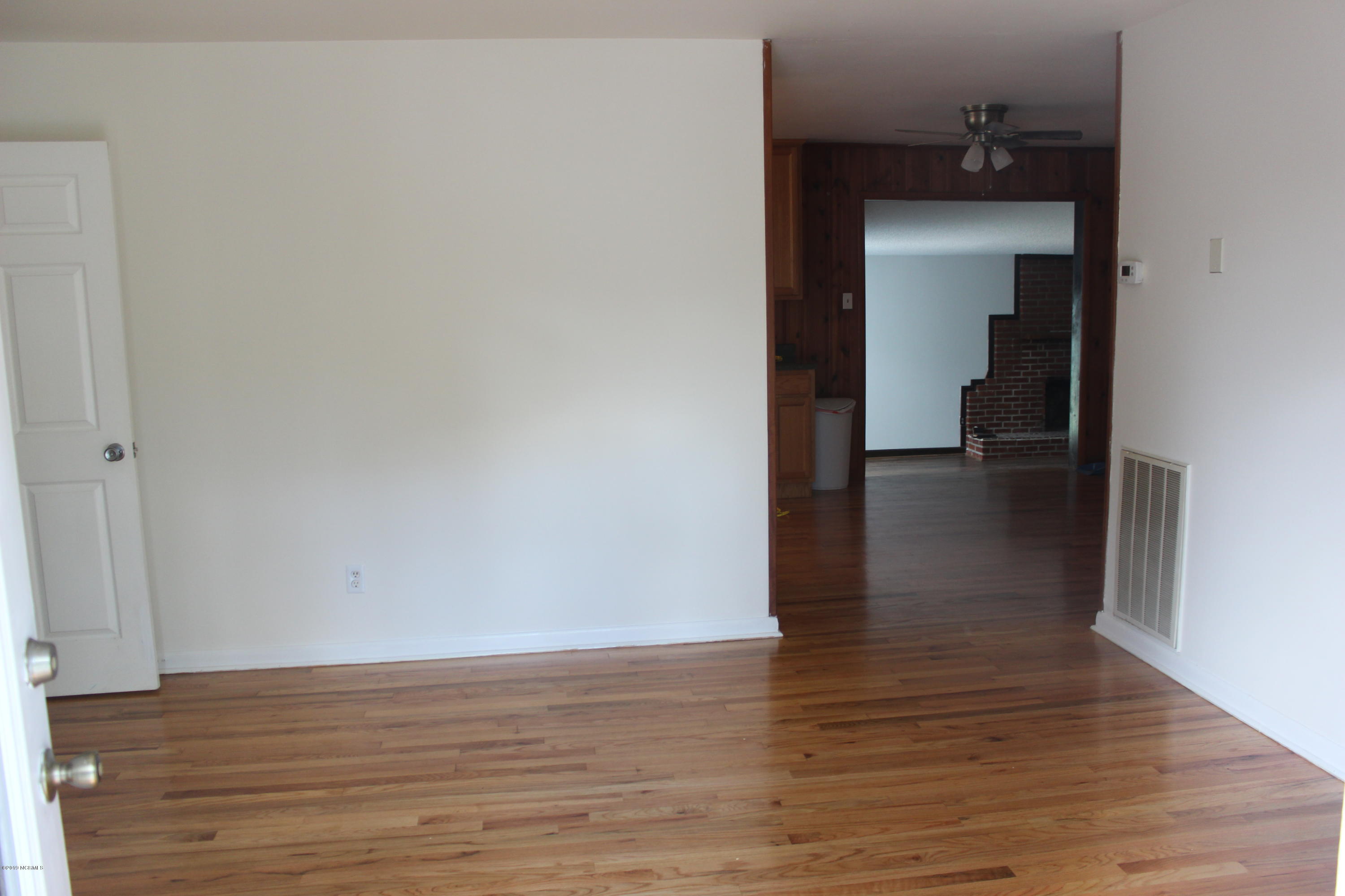 1019 Decatur Road Jacksonville, NC 28540 - Photo 4 of 23 Living Room 1