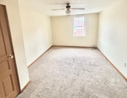 $850 | 40 Race Street, Unit 2D, Manor, PA 15665