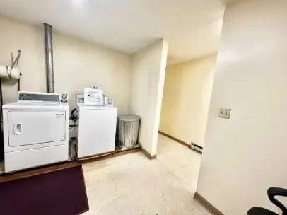 $850 | 40 Race Street, Unit 2D, Manor, PA 15665