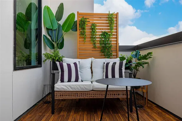 $899,000 | 610 North Oak Cliff Boulevard, Unit 203, Dallas, TX 75208