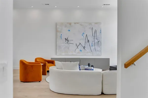 $899,000 | 610 North Oak Cliff Boulevard, Unit 203, Dallas, TX 75208