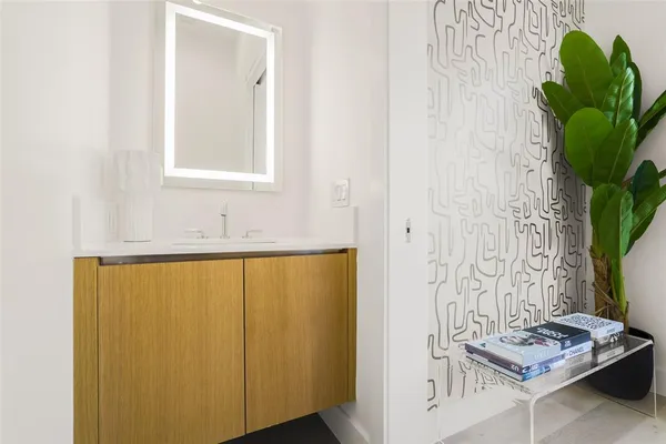 $899,000 | 610 North Oak Cliff Boulevard, Unit 203, Dallas, TX 75208