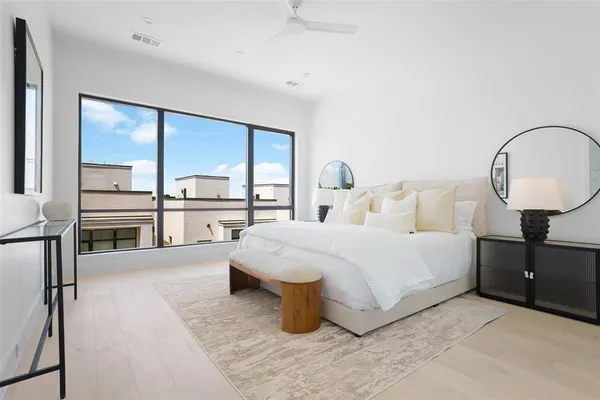 $899,000 | 610 North Oak Cliff Boulevard, Unit 203, Dallas, TX 75208