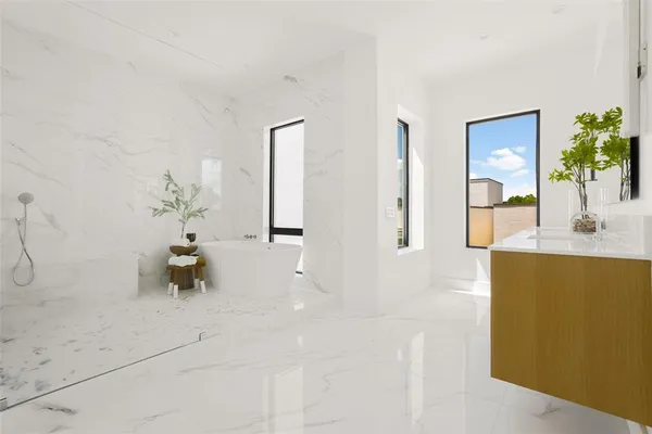 $899,000 | 610 North Oak Cliff Boulevard, Unit 203, Dallas, TX 75208