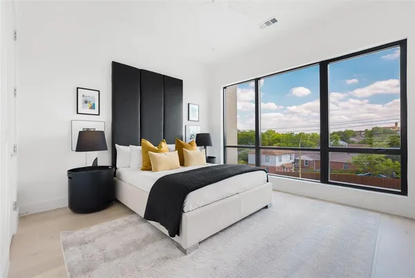 $899,000 | 610 North Oak Cliff Boulevard, Unit 203, Dallas, TX 75208