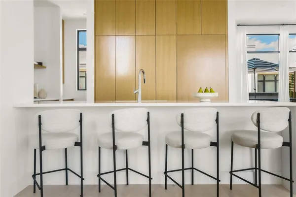 $899,000 | 610 North Oak Cliff Boulevard, Unit 203, Dallas, TX 75208