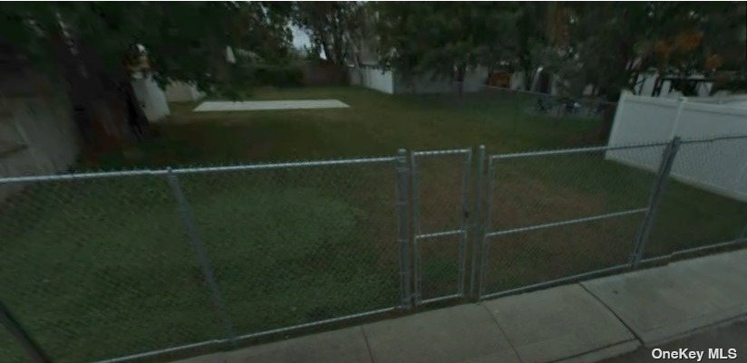 120 East 8th Road Queens, NY 11693 - Photo 4 of 4