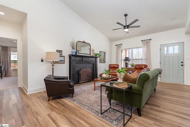 $459,999 | 117 East Peninsula Drive, Laurens, SC 29360