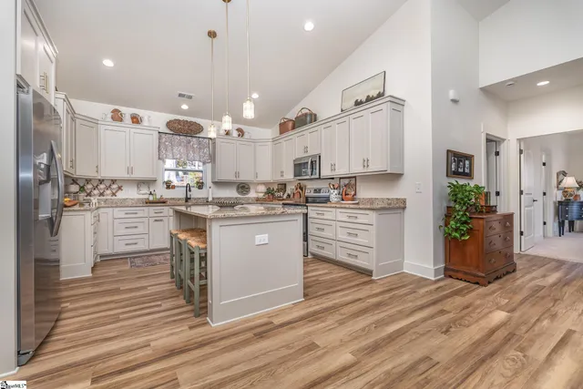 $459,999 | 117 East Peninsula Drive, Laurens, SC 29360