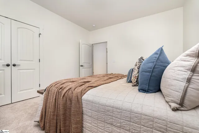 $459,999 | 117 East Peninsula Drive, Laurens, SC 29360