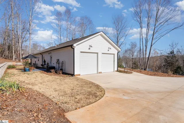 $459,999 | 117 East Peninsula Drive, Laurens, SC 29360