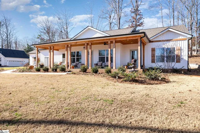 $459,999 | 117 East Peninsula Drive, Laurens, SC 29360