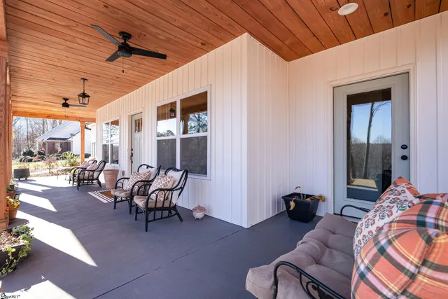 $459,999 | 117 East Peninsula Drive, Laurens, SC 29360