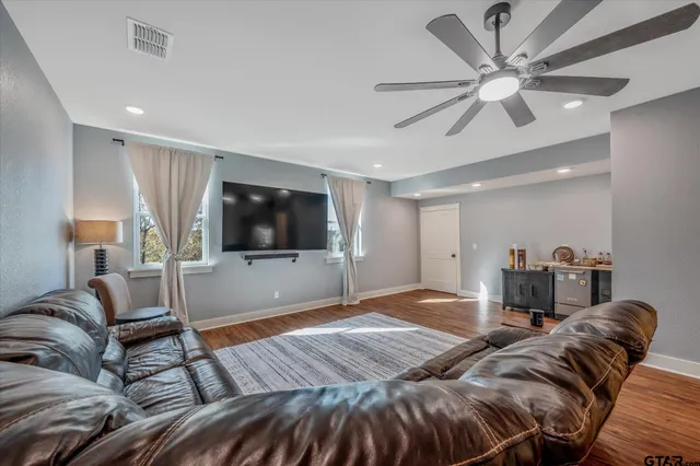 $645,000 | 11184 County Road 3420, Brownsboro, TX 75756