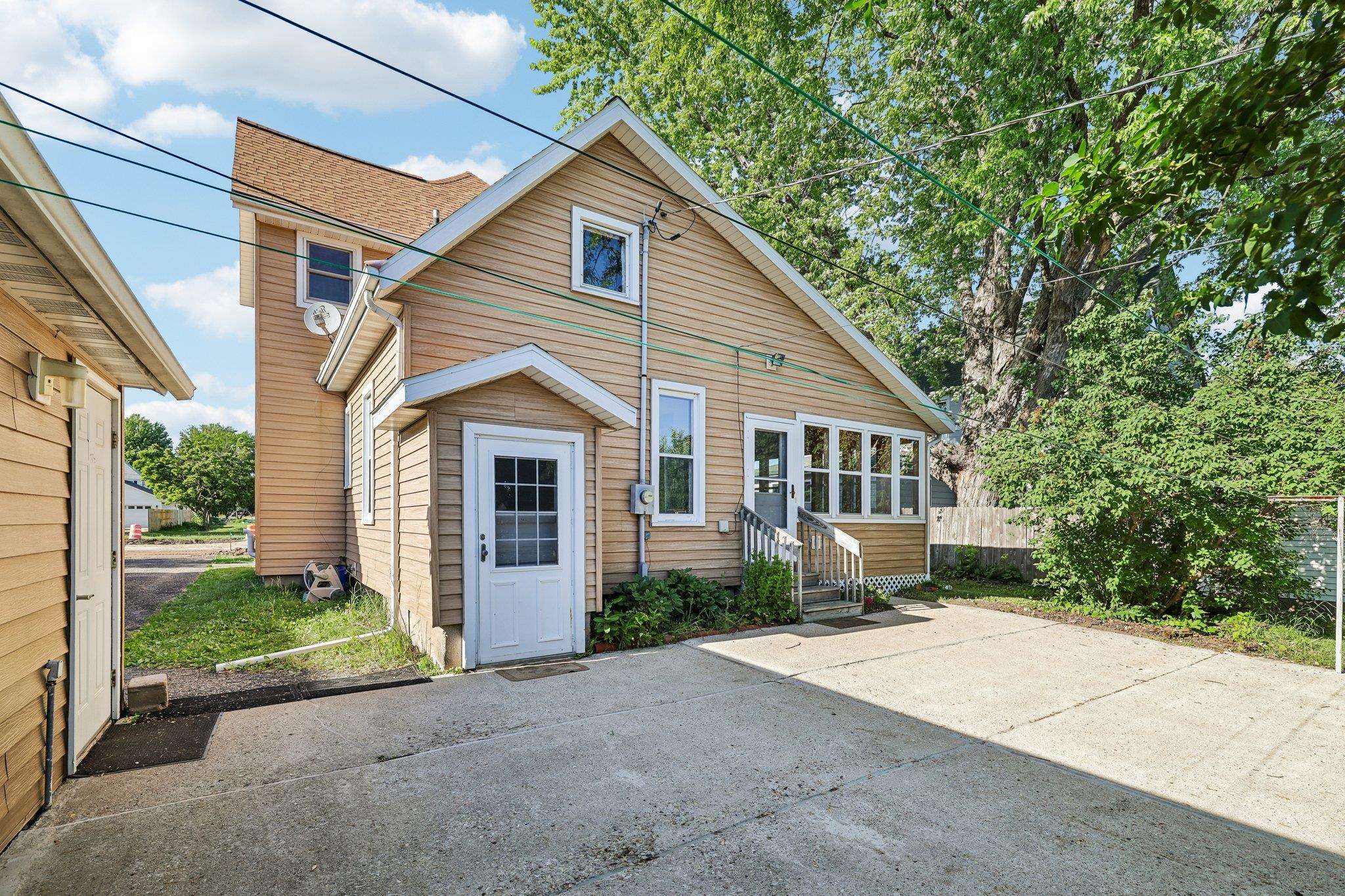 202 West 3rd Street Waunakee, WI 53597 - Photo 35 of 48
