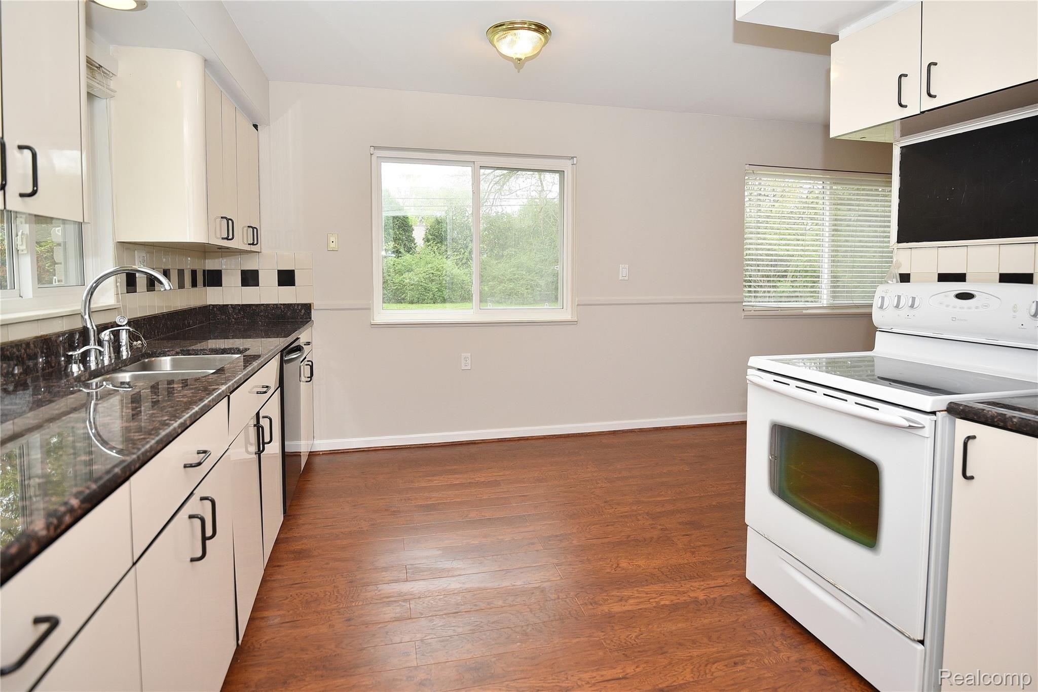 2793 East Square Lake Road Troy, MI 48085 - Photo 10 of 27 2793 E Square Lake Rd_10.JPG