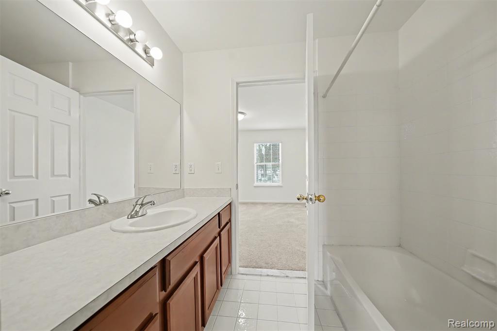 638 West Bluff Court, Unit 31 Rochester Hills, MI 48307 - Photo 36 of 49