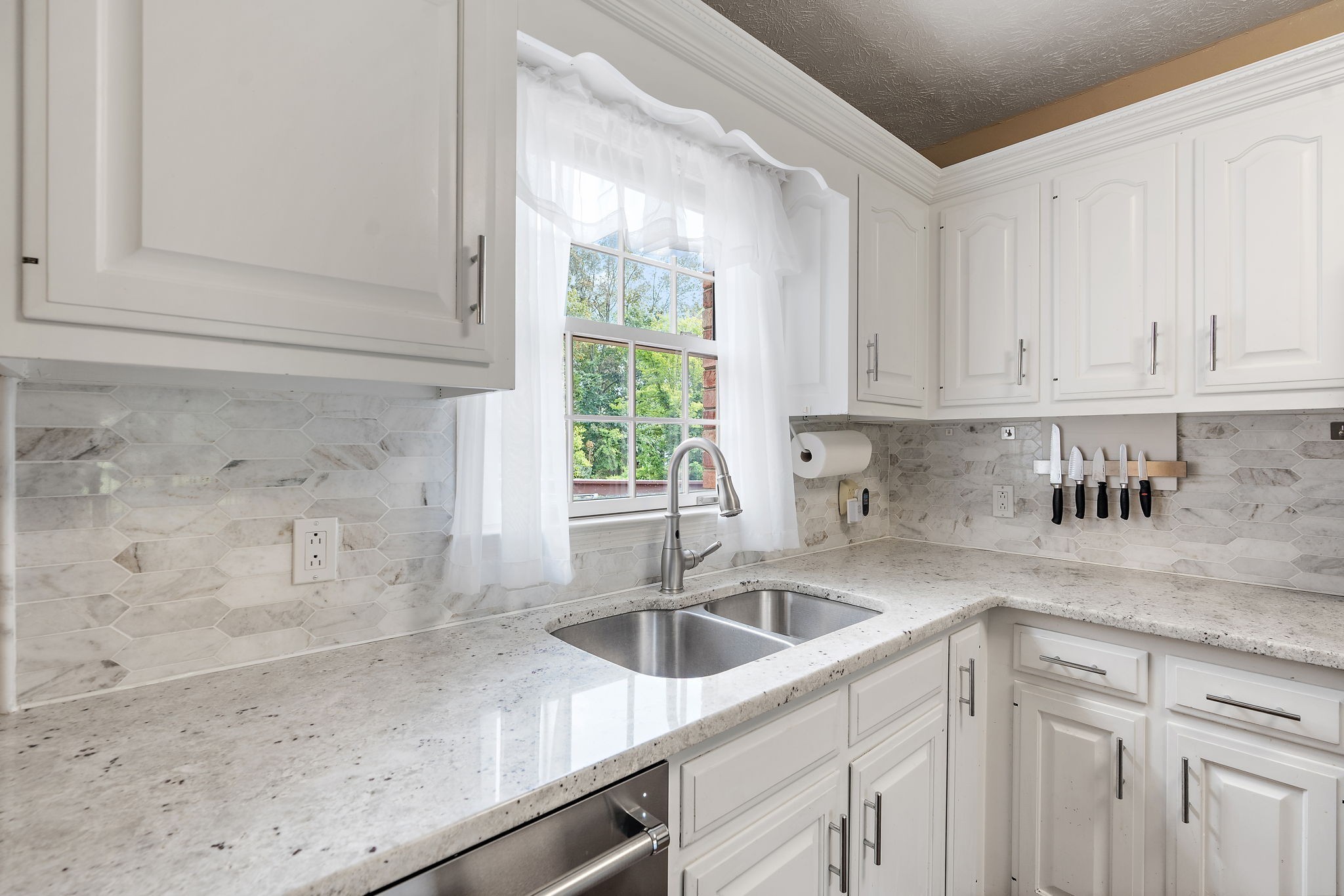 404 Southwinds Drive Hermitage, TN 37076 - Photo 2 of 68