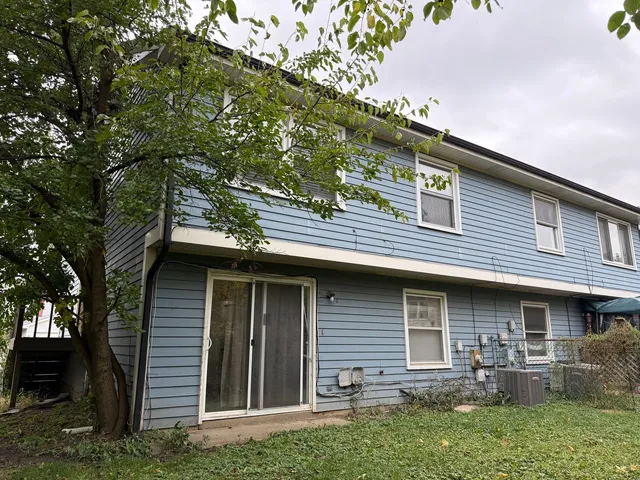 $2,100 | 328 Kirkwood Circle, Unit 328, Bolingbrook, IL 60440