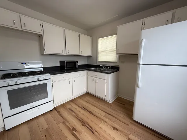 $2,100 | 328 Kirkwood Circle, Unit 328, Bolingbrook, IL 60440