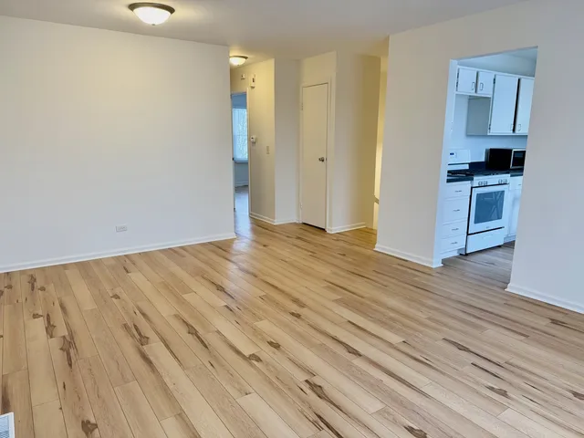 $2,100 | 328 Kirkwood Circle, Unit 328, Bolingbrook, IL 60440