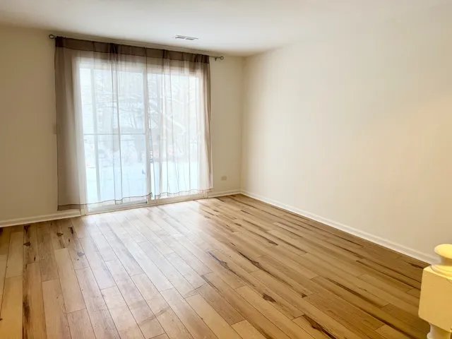 $2,100 | 328 Kirkwood Circle, Unit 328, Bolingbrook, IL 60440