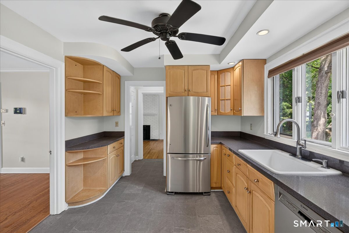 58 Myra Road Hamden, CT 06517 - Photo 13 of 38
