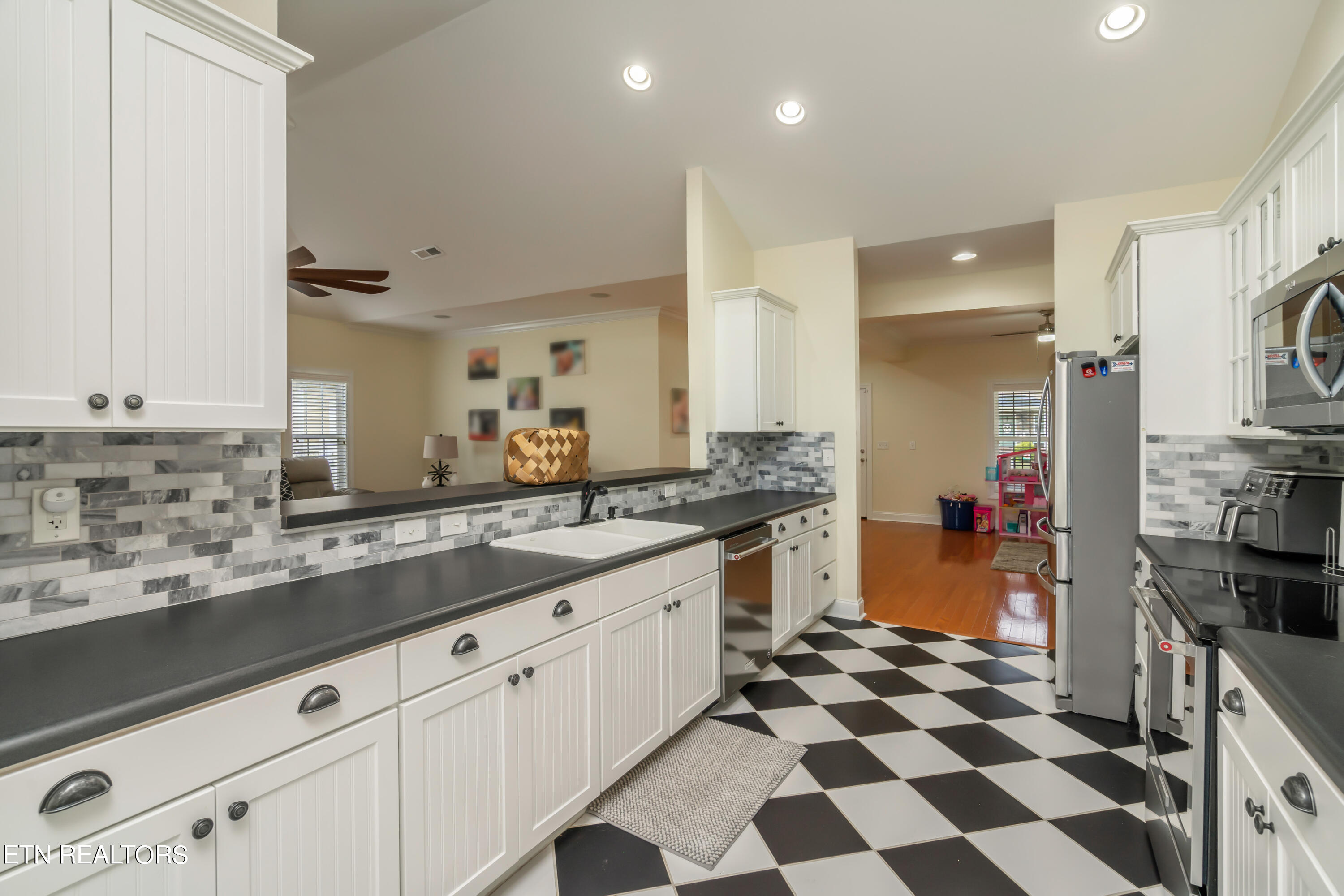 107 Fallberry Street Oak Ridge, TN 37830 - Photo 18 of 60 Kitchen