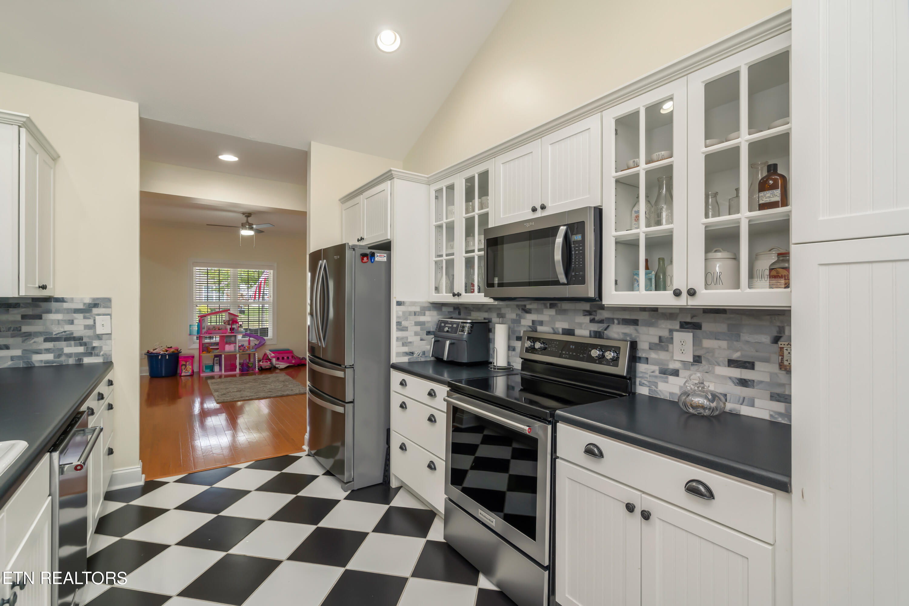 107 Fallberry Street Oak Ridge, TN 37830 - Photo 19 of 60 Kitchen