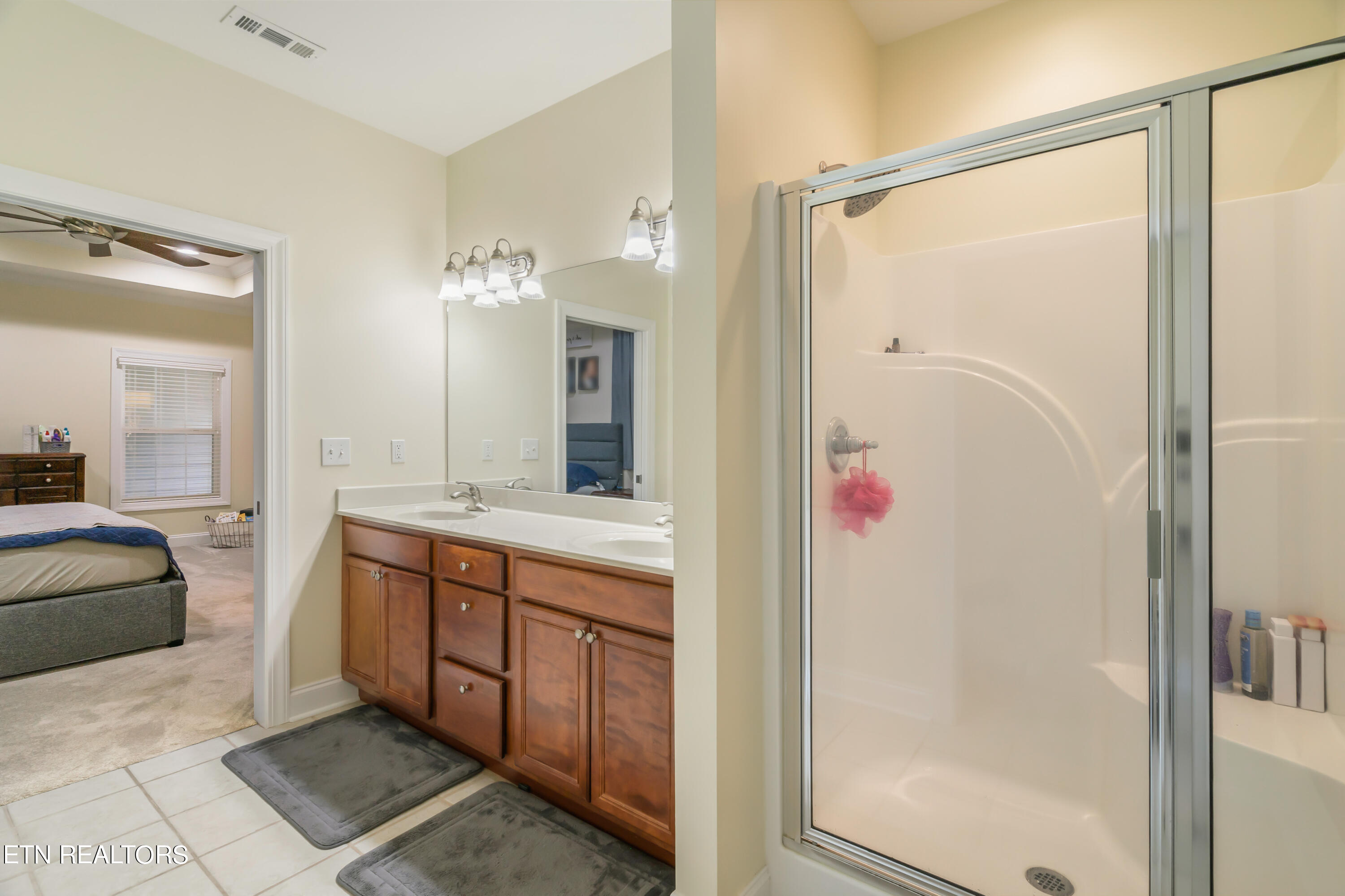 107 Fallberry Street Oak Ridge, TN 37830 - Photo 26 of 60 Primary Bath