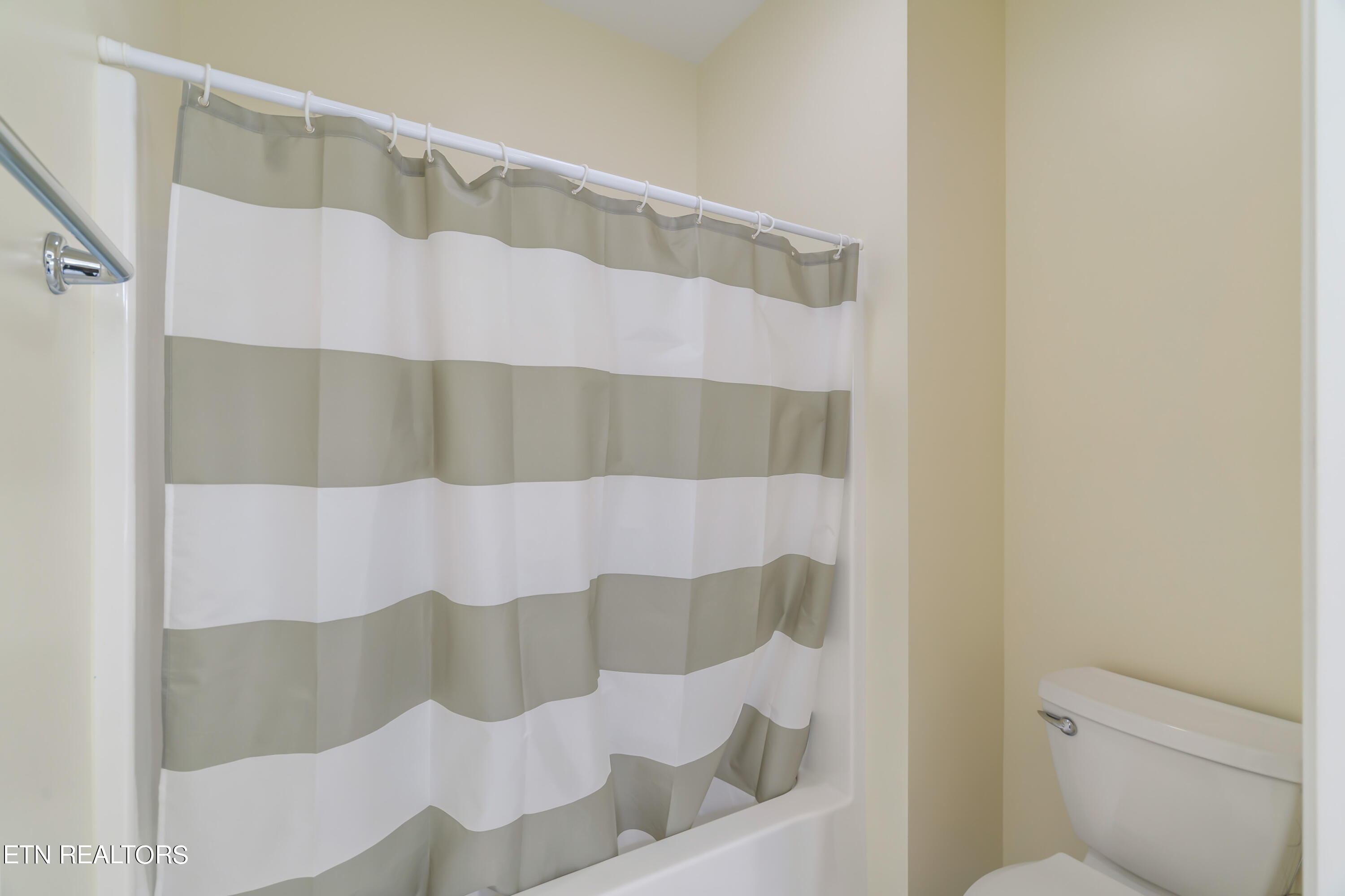 107 Fallberry Street Oak Ridge, TN 37830 - Photo 31 of 60 Full Bath