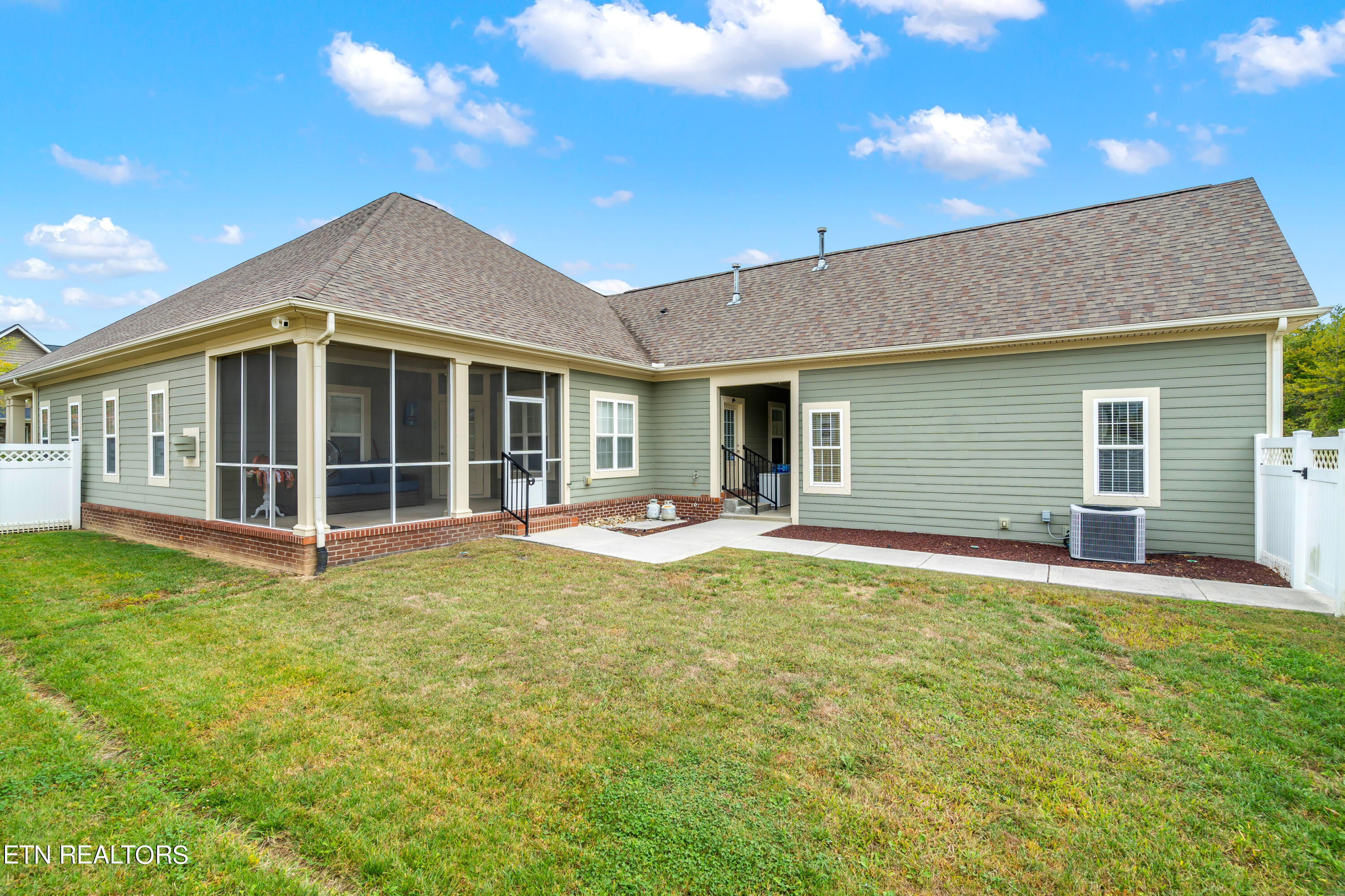107 Fallberry Street Oak Ridge, TN 37830 - Photo 36 of 60 Screened Patio