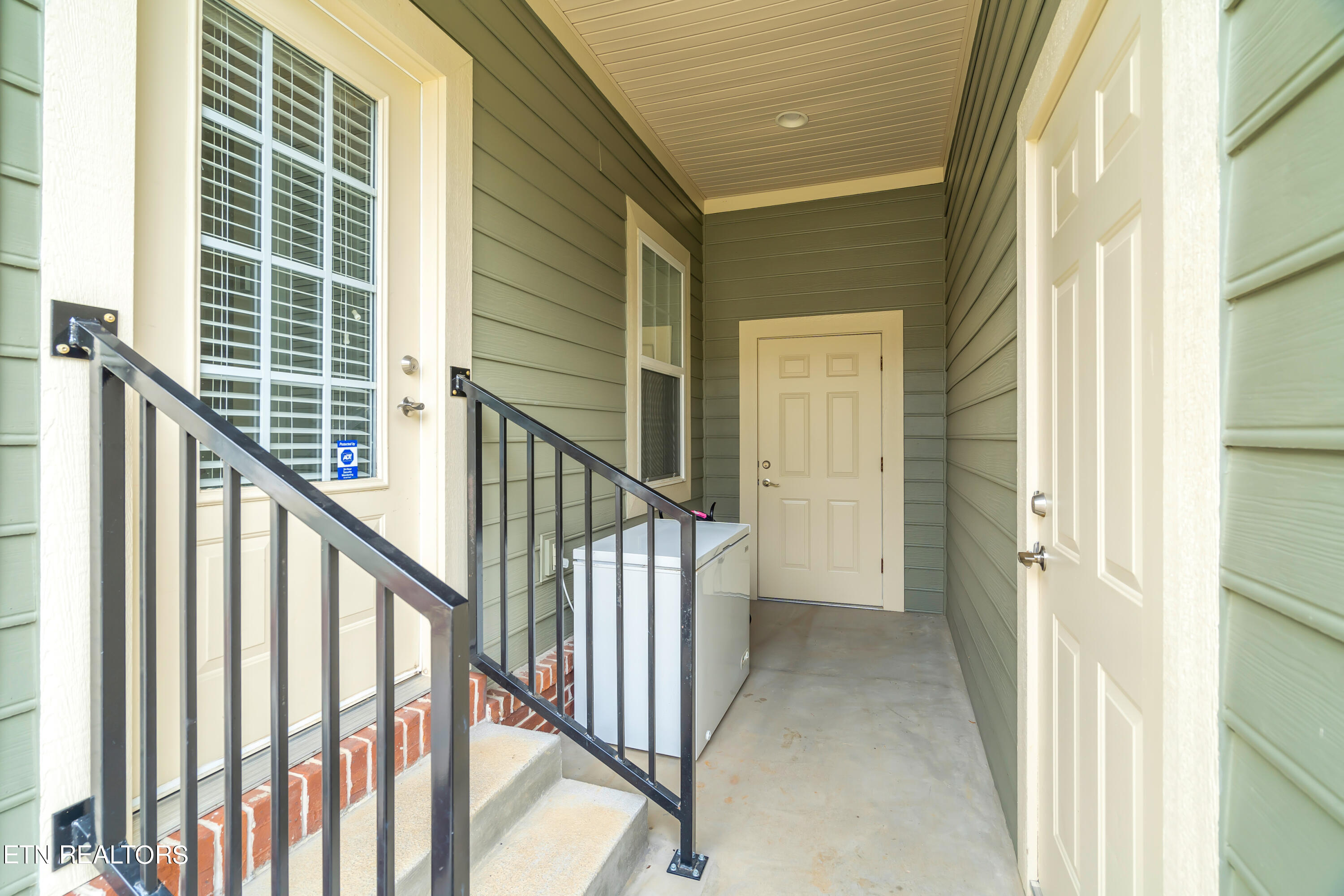 107 Fallberry Street Oak Ridge, TN 37830 - Photo 38 of 60 Breeze way