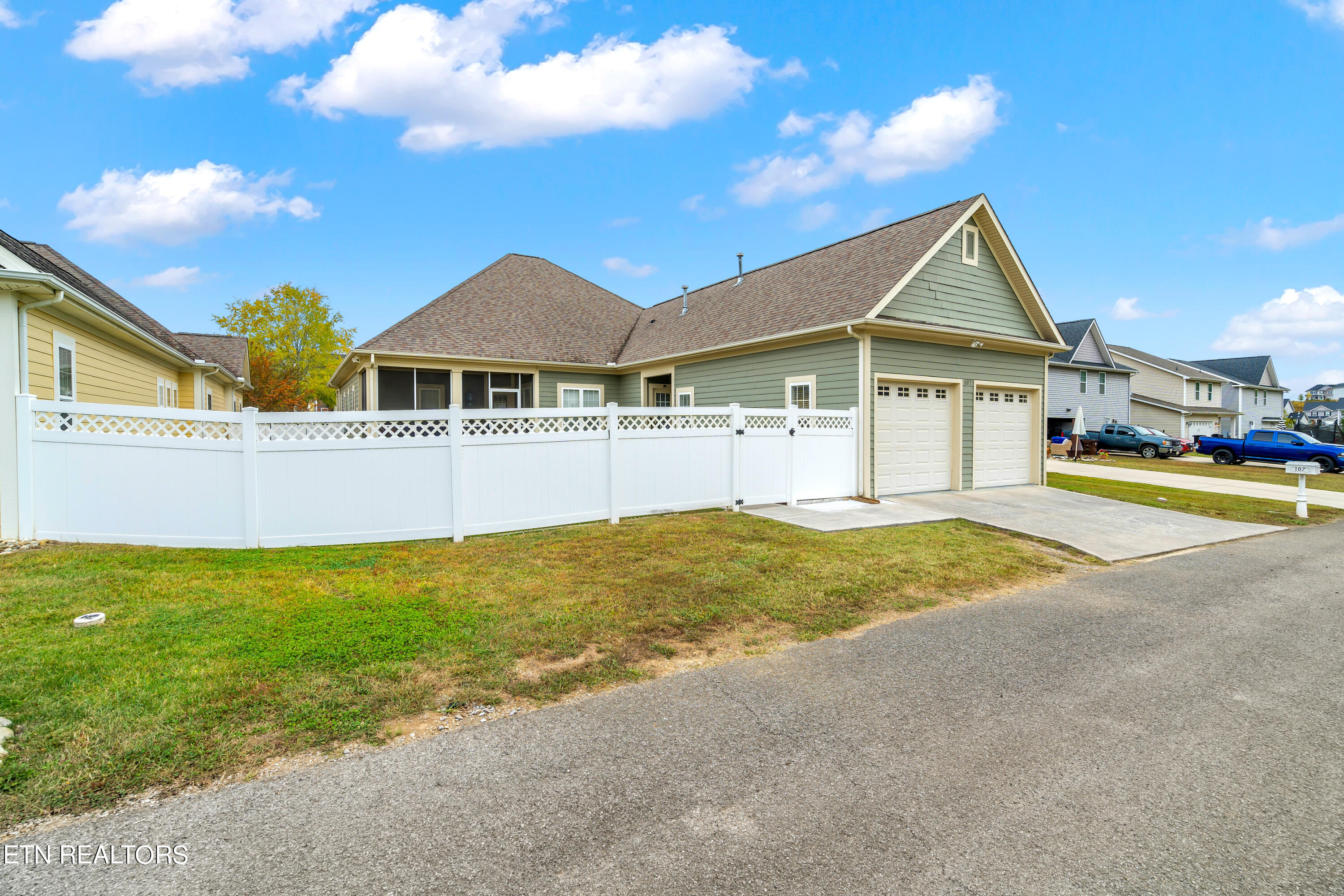 107 Fallberry Street Oak Ridge, TN 37830 - Photo 40 of 60 Privacy Fence