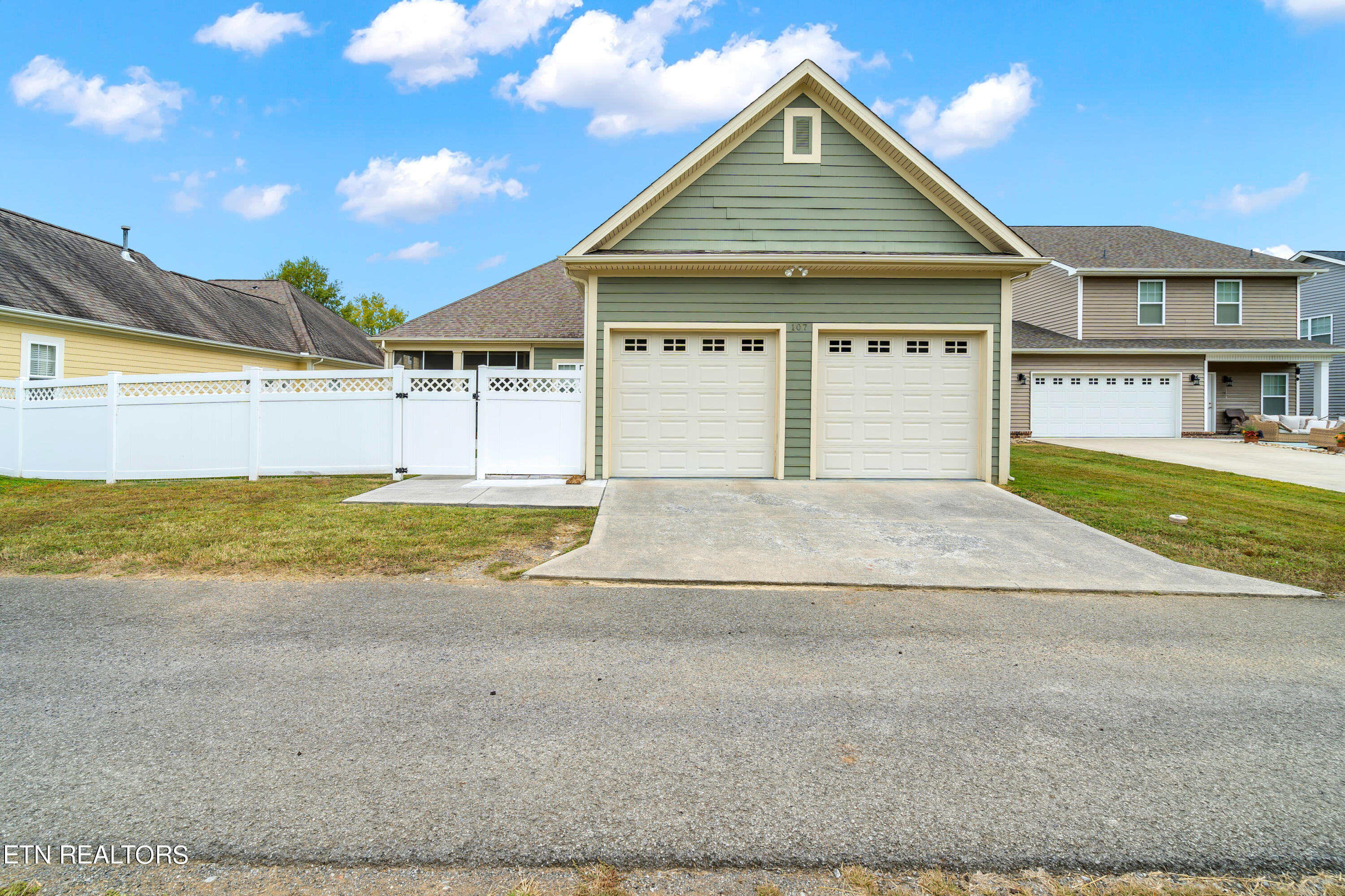 107 Fallberry Street Oak Ridge, TN 37830 - Photo 41 of 60 Rear Entry 2 Car Garage