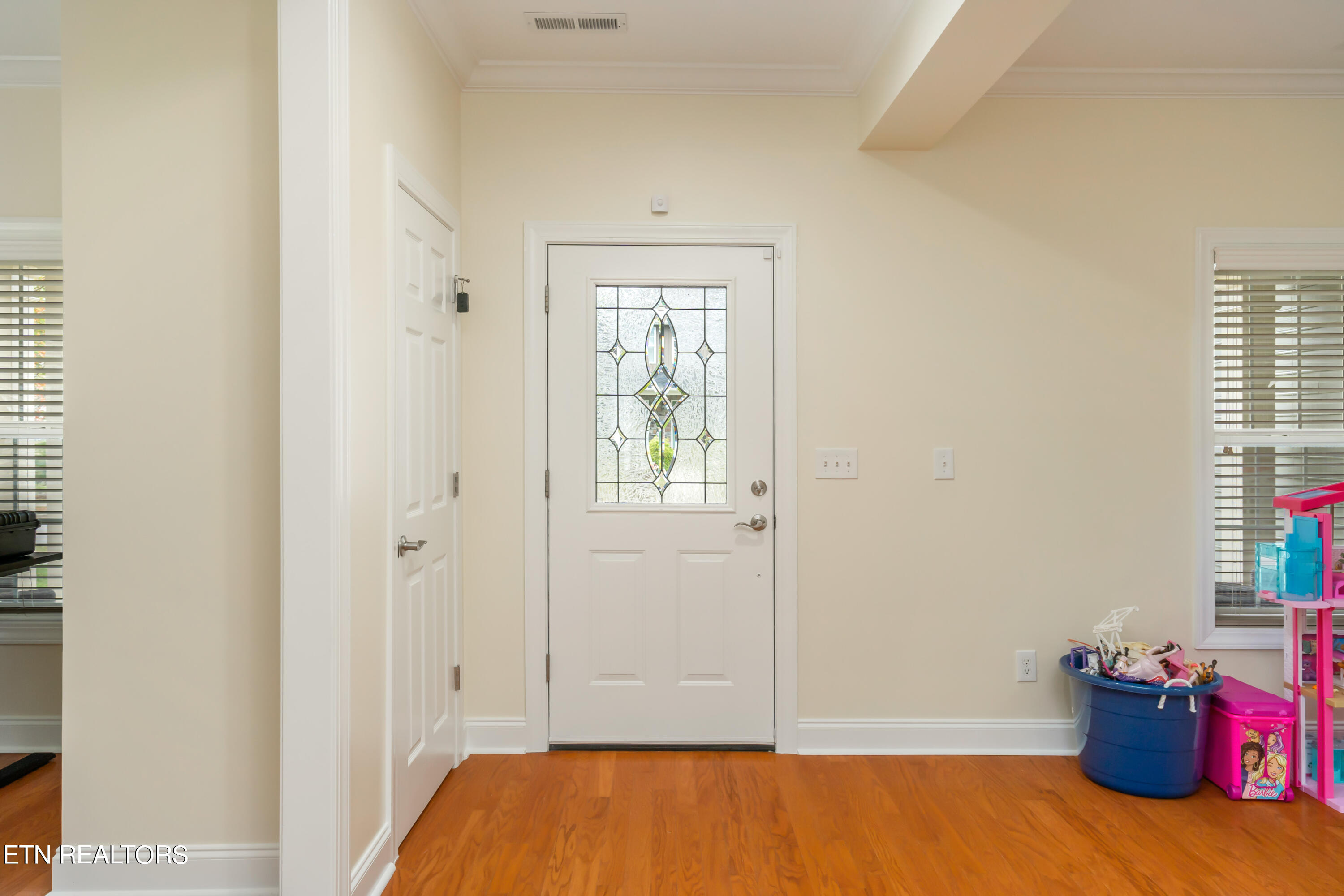107 Fallberry Street Oak Ridge, TN 37830 - Photo 9 of 60 Entry