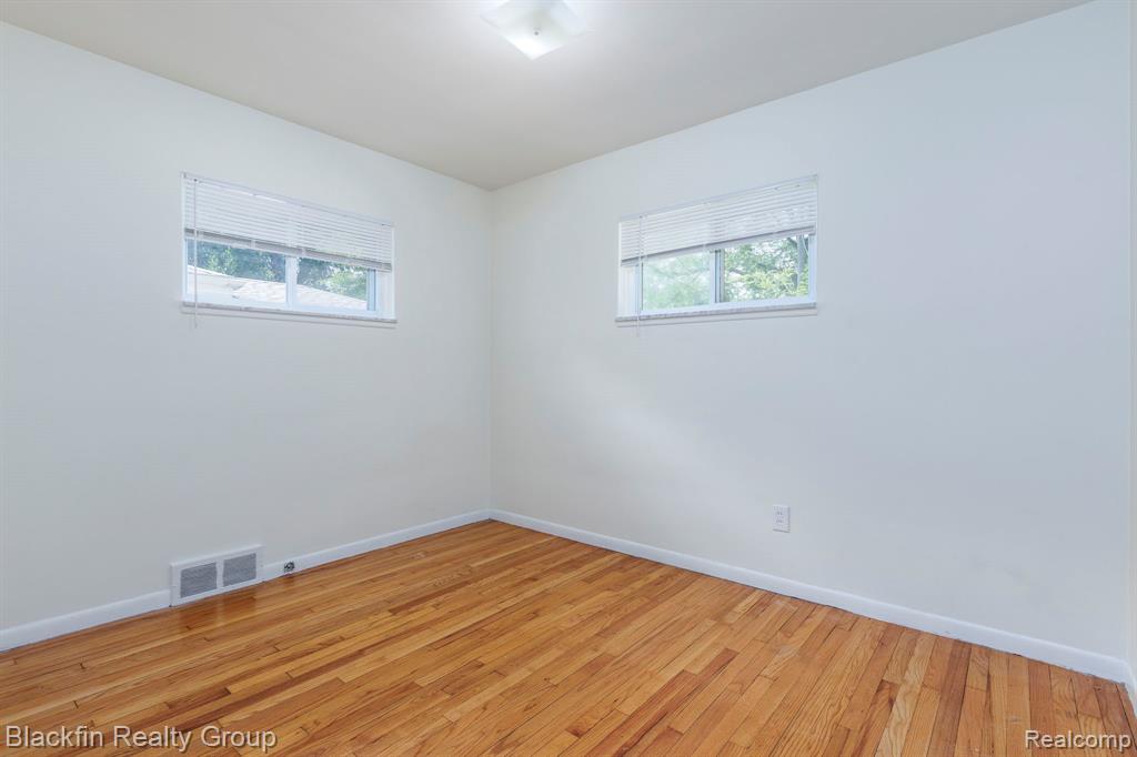 24641 Ridgedale Street Oak Park, MI 48237 - Photo 16 of 27