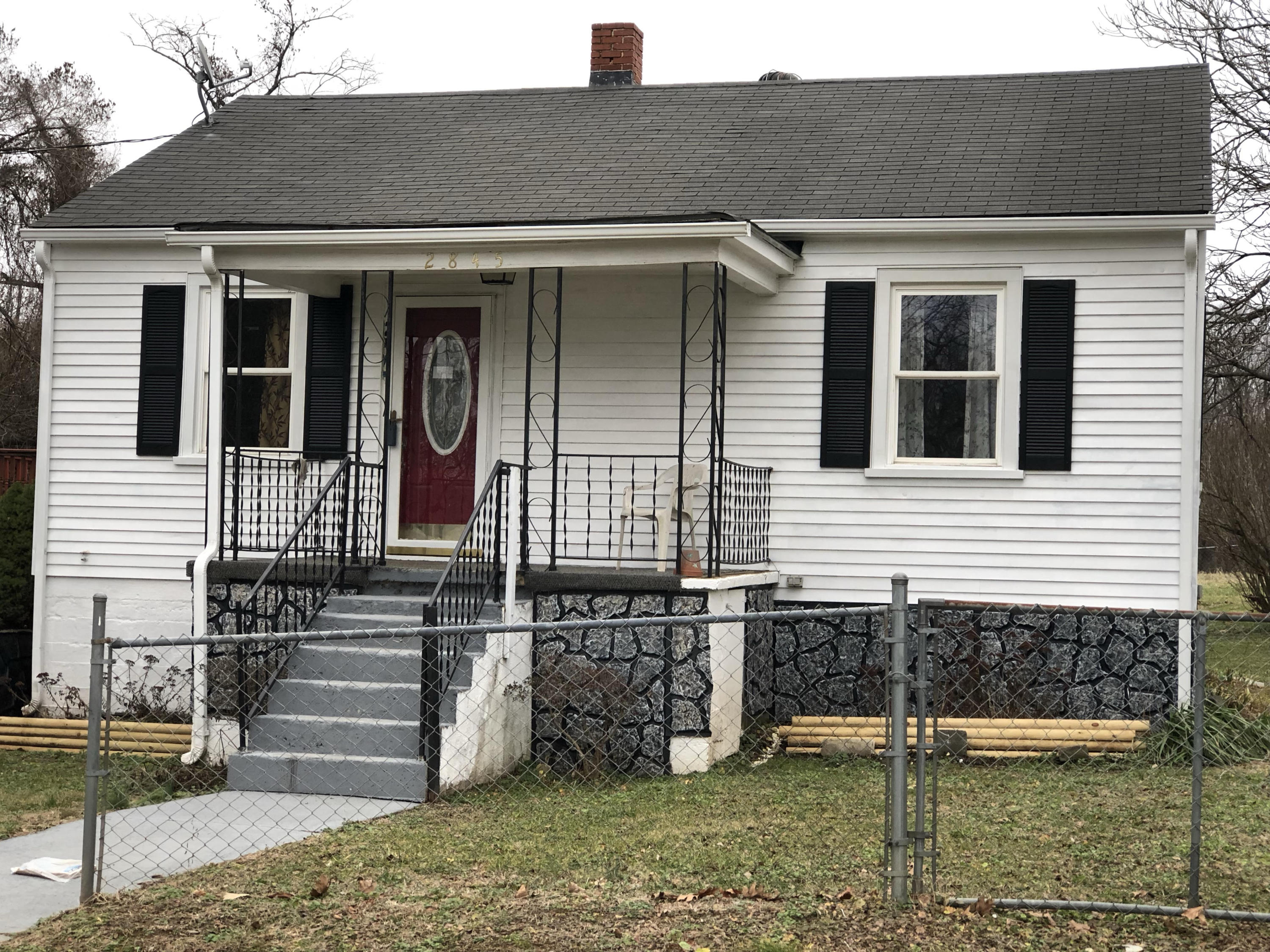 2845 Sand Road Northeast Roanoke, VA 24012 - Photo 1 of 16 front
