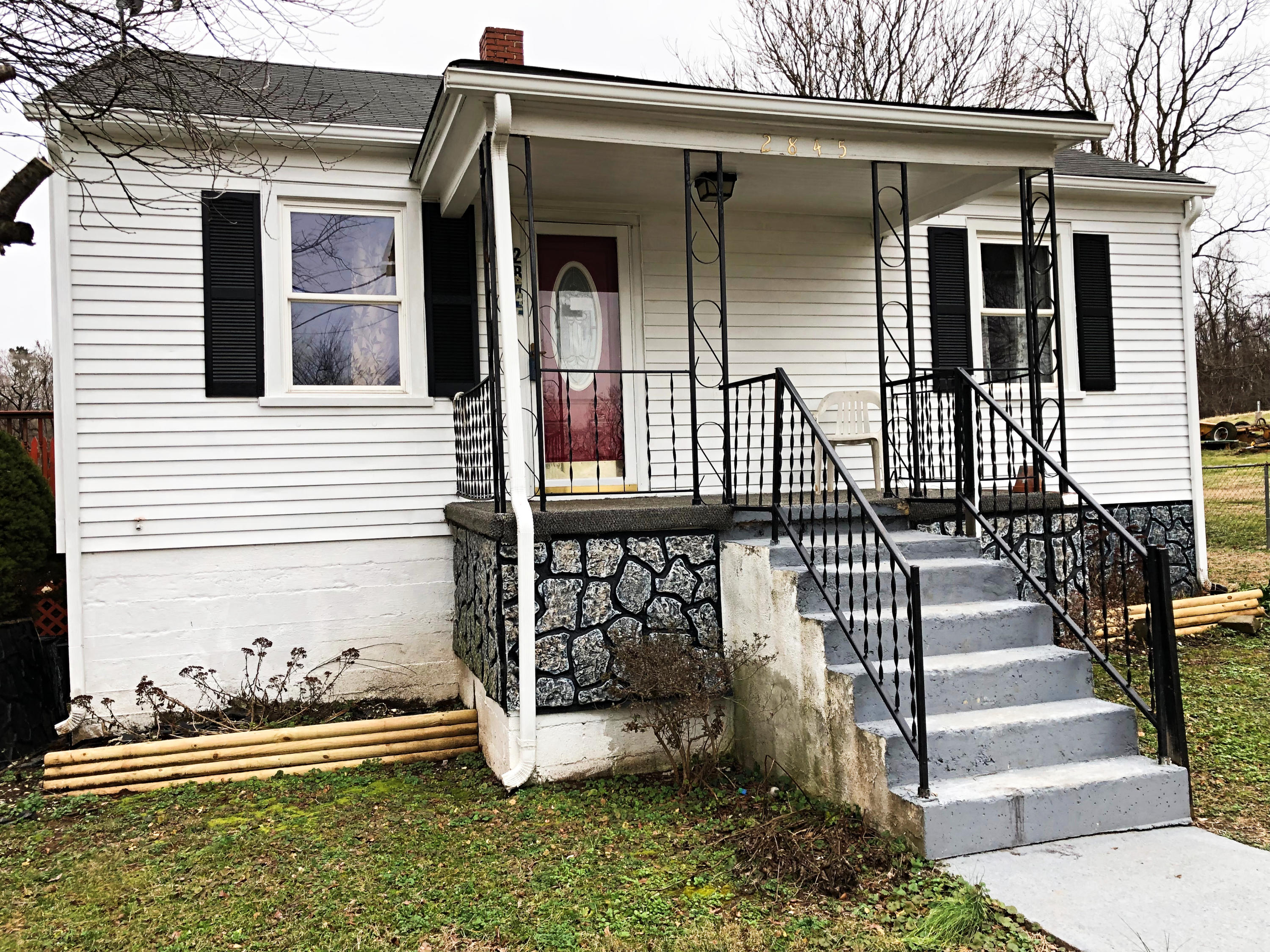 2845 Sand Road Northeast Roanoke, VA 24012 - Photo 13 of 16 outside2