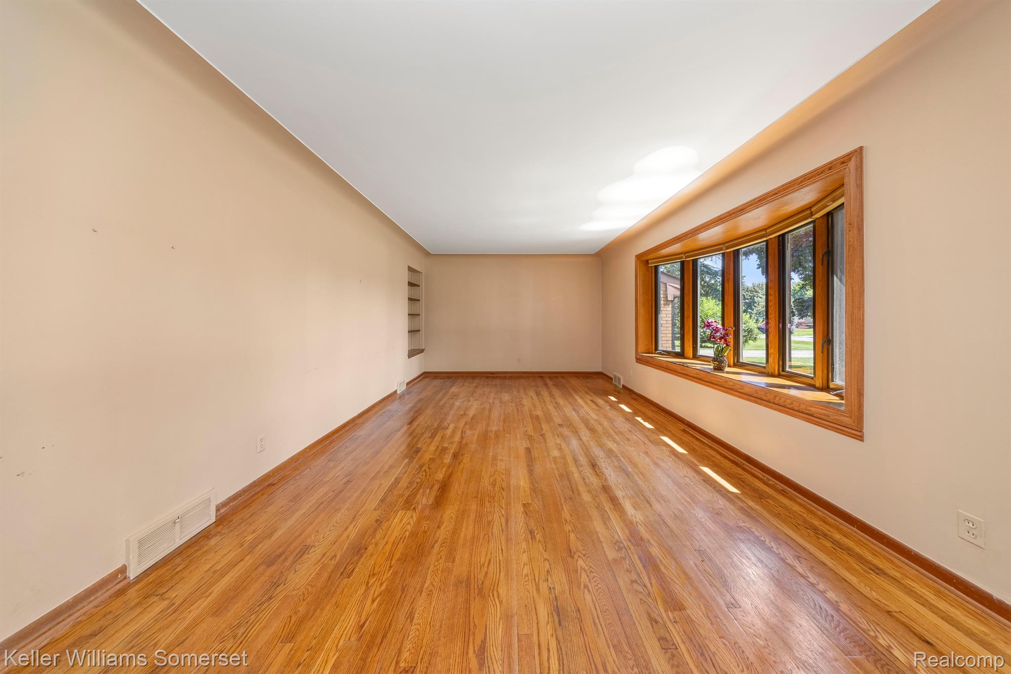 1349 Lamb Road Troy, MI 48085 - Photo 6 of 35 Gallery Image 6
