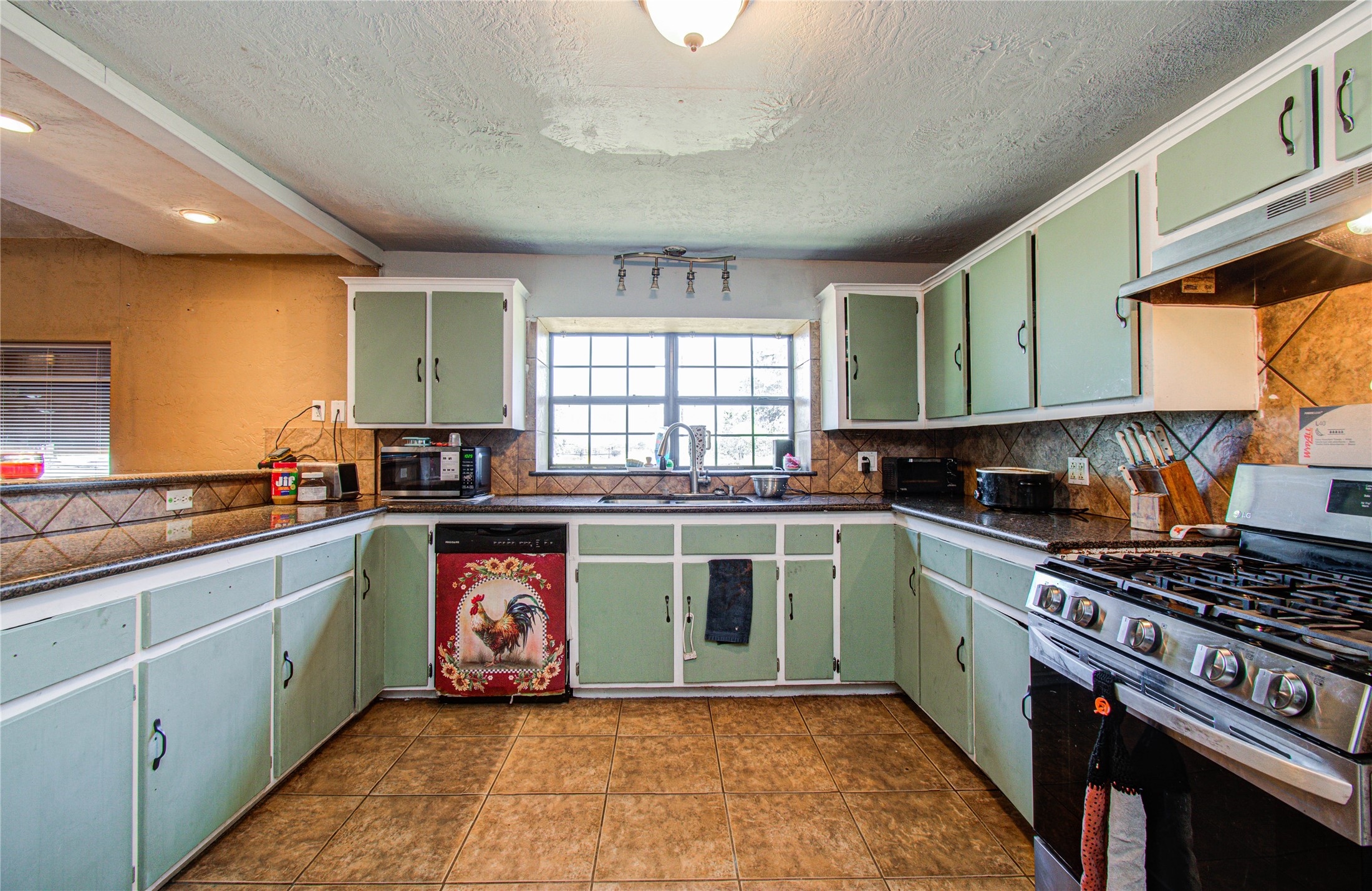 1246 Drymalla Road Cat Spring, TX 78933 - Photo 11 of 38