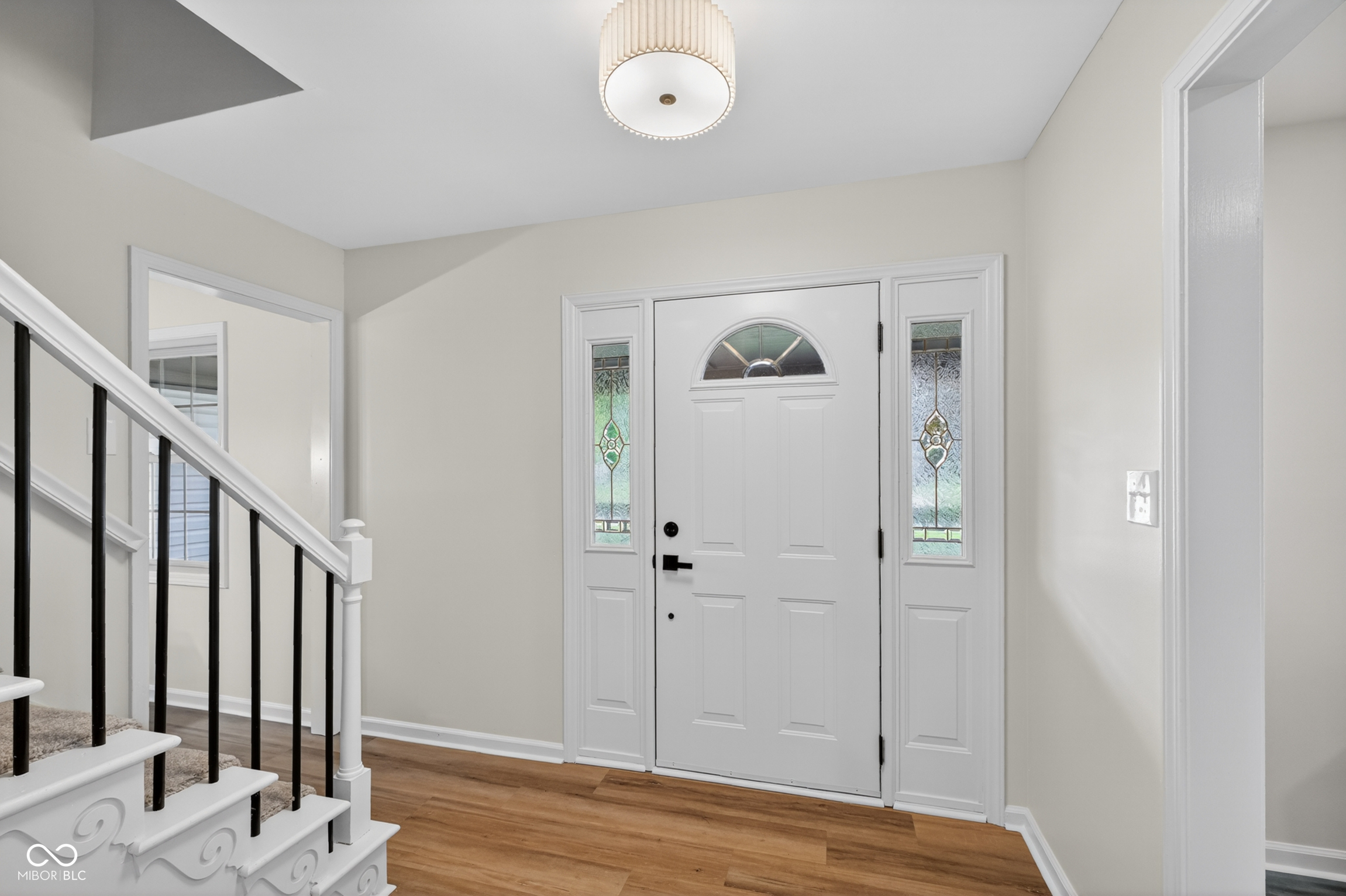 10511 Lakeshore Drive East Carmel, IN 46033 - Photo 4 of 42
