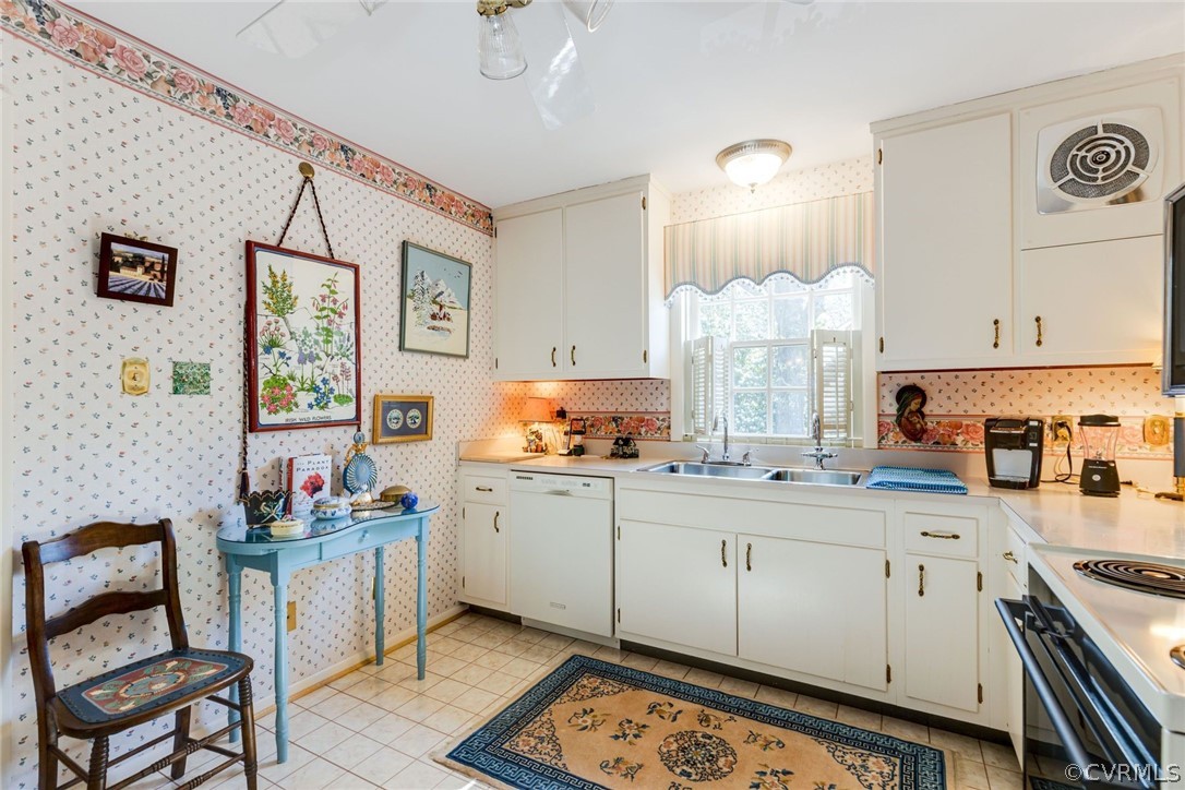 6161 River Road, Unit 37 Richmond, VA 23226 - Photo 13 of 24 a kitchen with a sink stove and cabinets