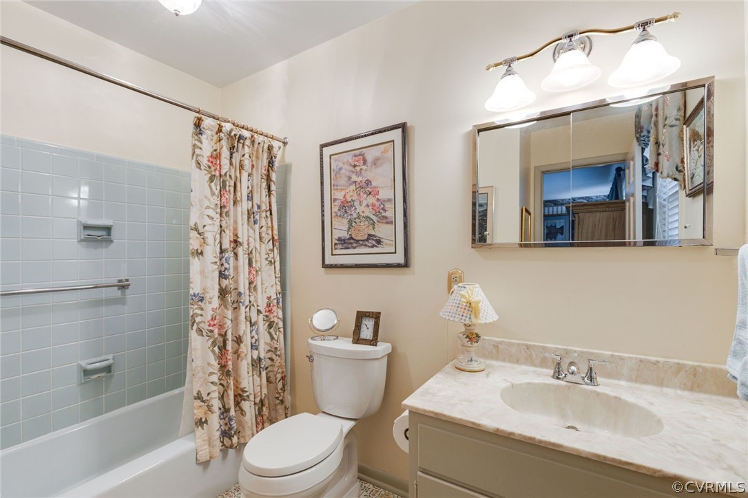 6161 River Road, Unit 37 Richmond, VA 23226 - Photo 19 of 24 a bathroom with a sink toilet and shower