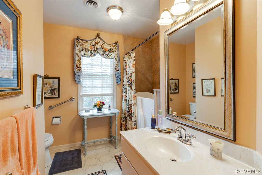 6161 River Road, Unit 37 Richmond, VA 23226 - Photo 21 of 24 a bathroom with a sink a mirror and a shower
