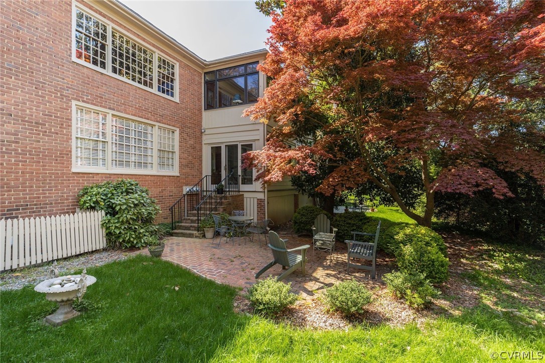 6161 River Road, Unit 37 Richmond, VA 23226 - Photo 23 of 24 a backyard of a house with outdoor seating