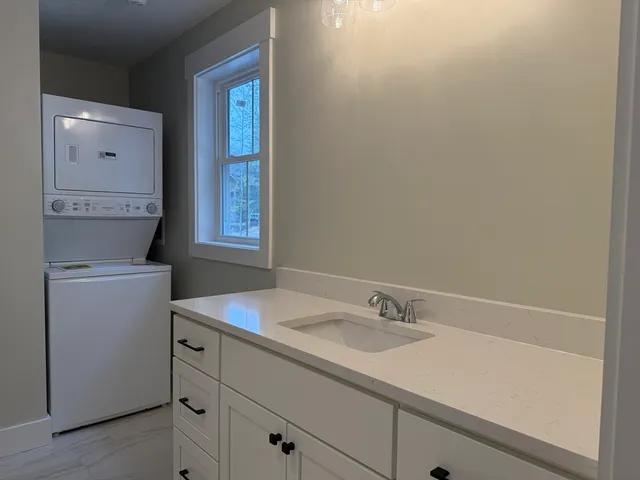 $2,595 | 480 Wareham Street, Unit 8, Middleboro, MA 02346