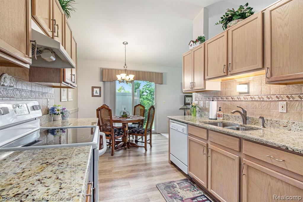 3176 High Pointe Ridge Road Lake Orion, MI 48359 - Photo 2 of 25