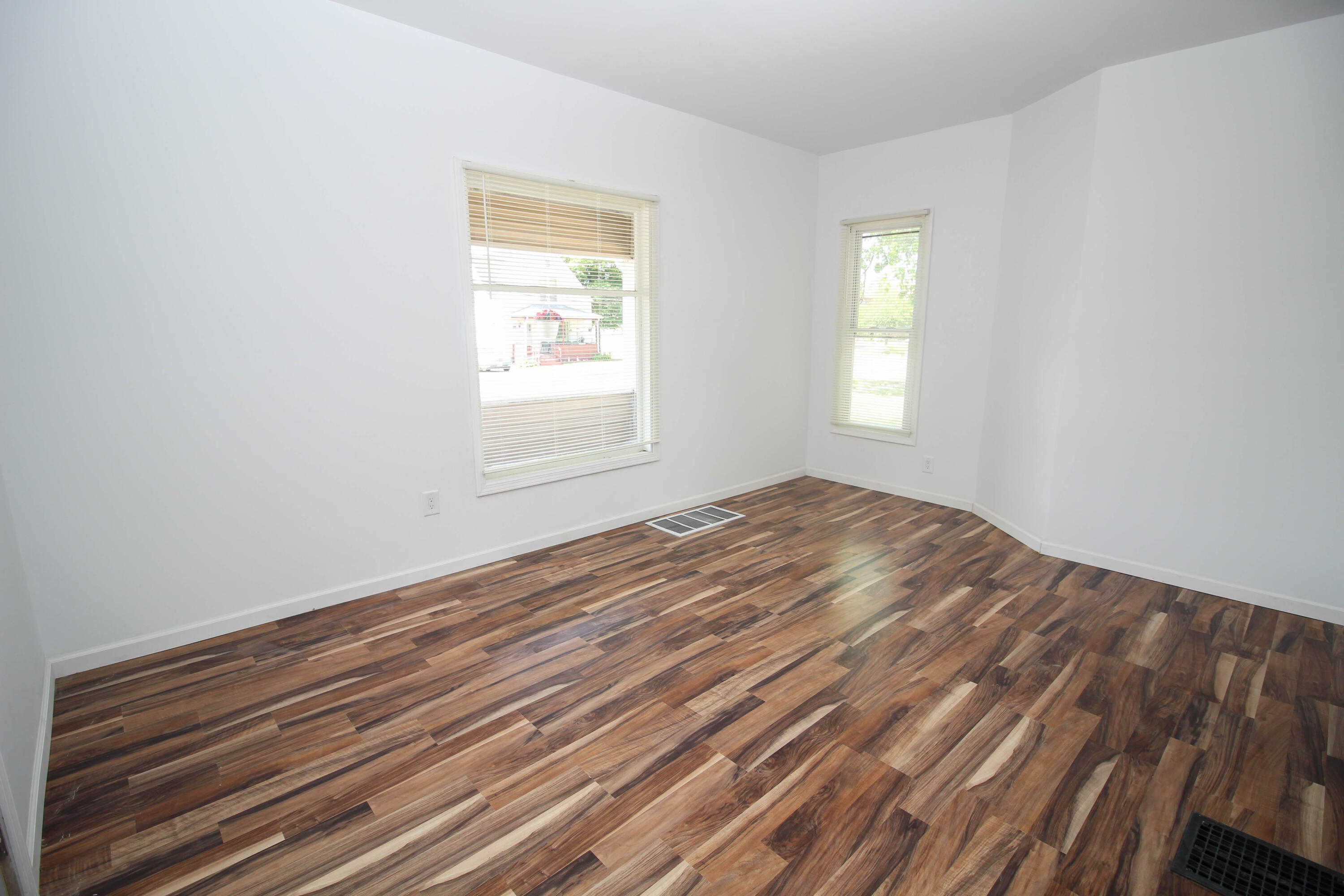 188 East Michigan Avenue Three Rivers, MI 49093 - Photo 5 of 22 E Michigan-5