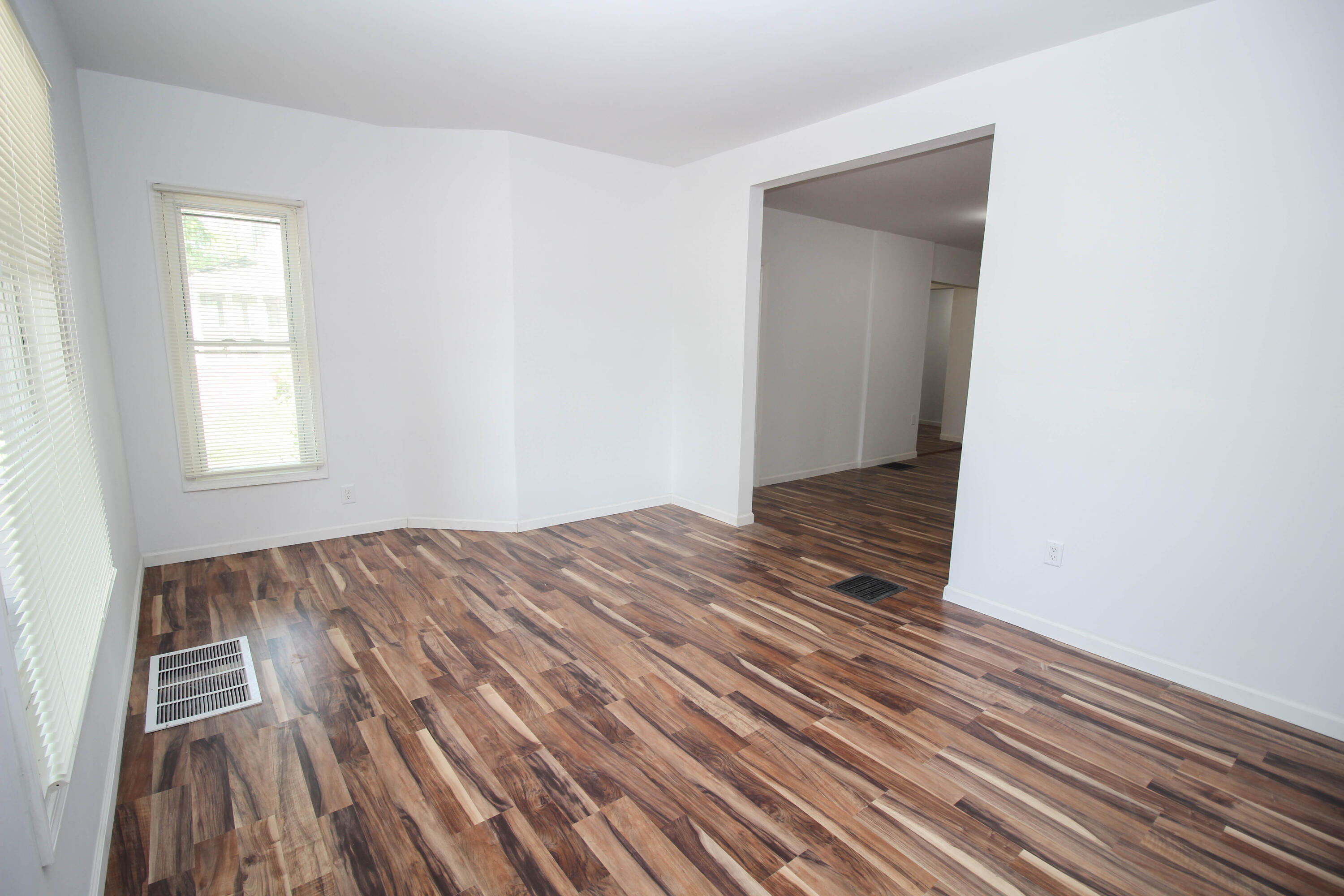 188 East Michigan Avenue Three Rivers, MI 49093 - Photo 6 of 22 E Michigan-6